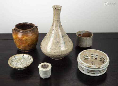 Group of ceramics Japanese and Chinese, 18th Century and lat...