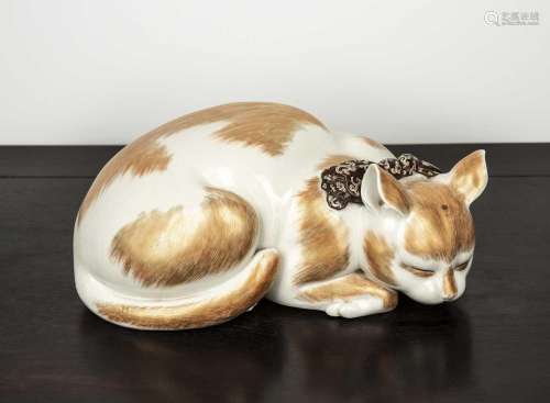 Porcelain Kutani model of a cat Japanese, Meiji period with ...