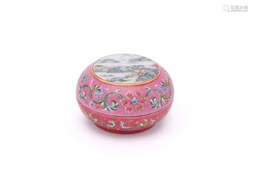 A small Chinese famille rose circular box and cover