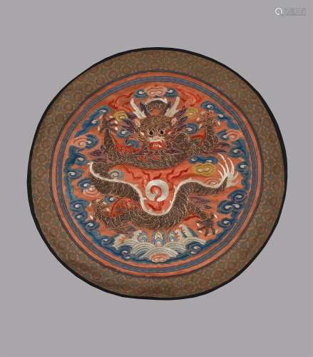 A Chinese Imperial dragon roundel