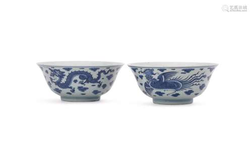 A pair of Chinese blue and white 'Dragon and Phoenix' bowls