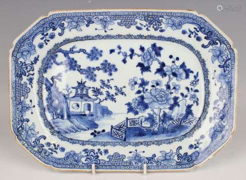 A Chinese blue and white export porcelain meat dish