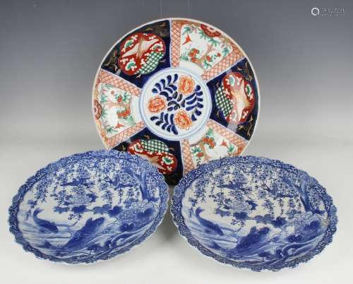 A Japanese Imari porcelain circular dish