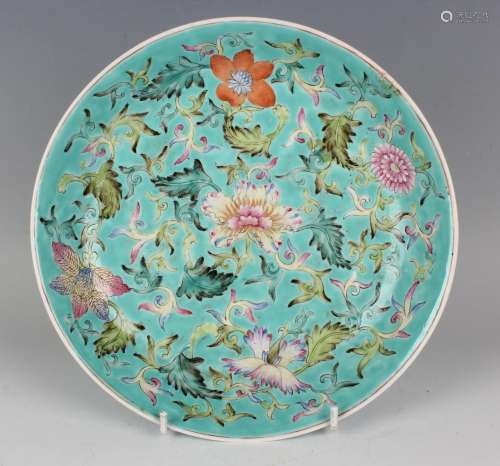 A Chinese famille rose turquoise ground porcelain saucer dis...