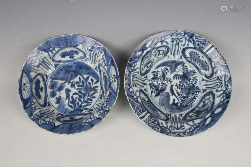 Two Chinese blue and white Kraak porcelain circular bowls