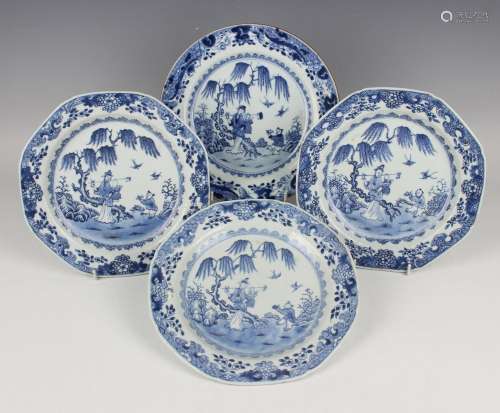 A Chinese blue and white export porcelain circular plate