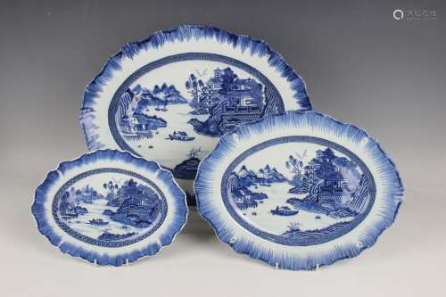 A graduated set of three Chinese blue and white export porce...