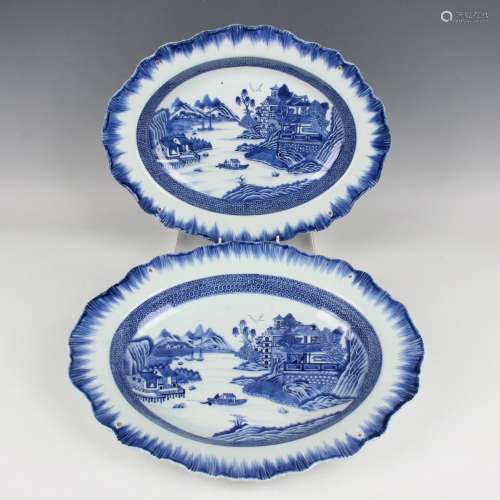 A pair of Chinese blue and white export porcelain oval meat ...