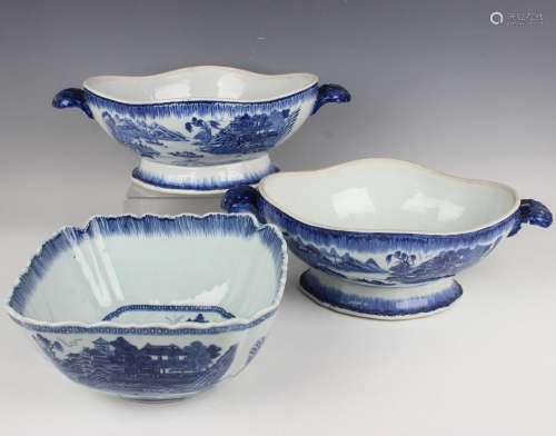 A Chinese blue and white export porcelain part dinner servic...