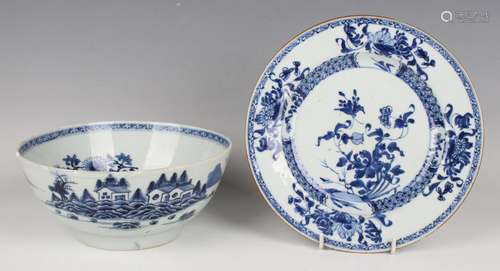 A Chinese blue and white export porcelain plate