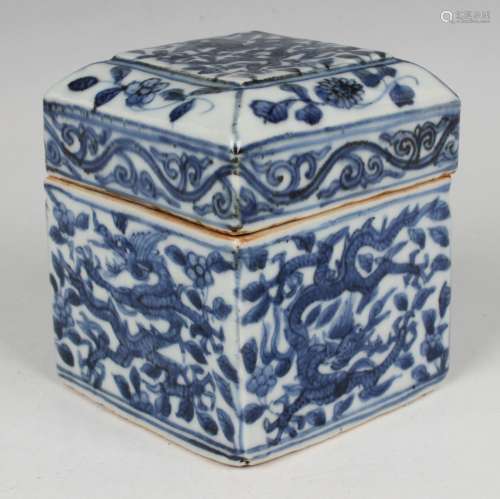 A Chinese blue and white porcelain box and cover