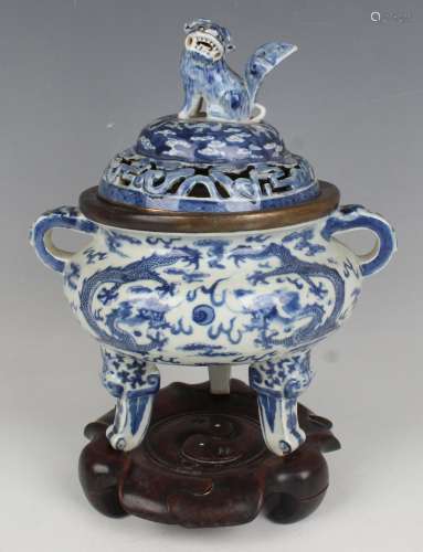 A Chinese blue and white porcelain tripod censer and cover
