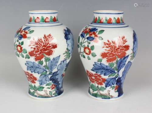 A pair of Chinese Transitional style famille verte porcelain...