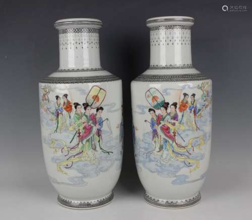 A pair of Chinese porcelain rouleau vases
