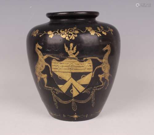 A Japanese armorial lacquer jar
