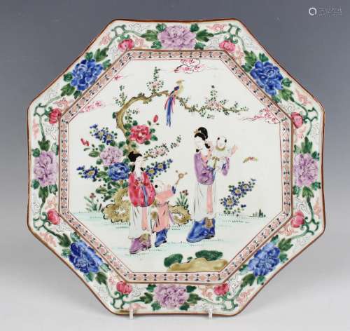 A Japanese 'famille rose' porcelain octagonal dish