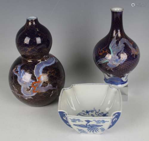 A Japanese Fukagawa porcelain double gourd vase
