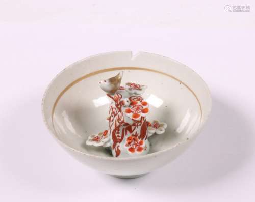 Japan, gemodelleerd porseleinen kommetje, 19e eeuw,