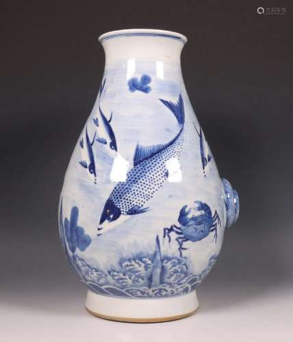 Japan, blauw-wit porseleinen vaas, Taisho periode, ca. 1920,