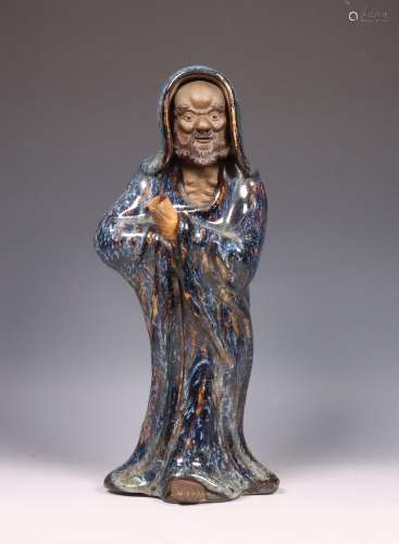 Japan, geglazuurd aardewerken figuur van een monnik, 20e eeu...