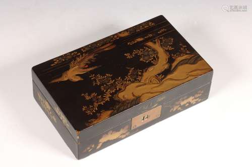 Japan, zwart en goud lakwerk kistje, 20e eeuw,