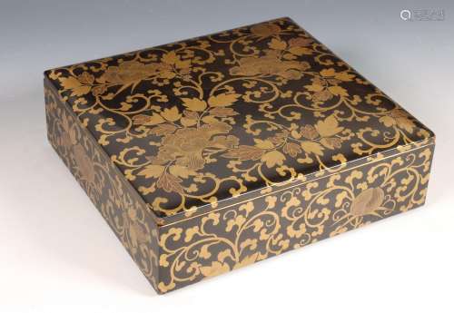 Japan, zwart en goud lakwerk doos, 19e eeuw