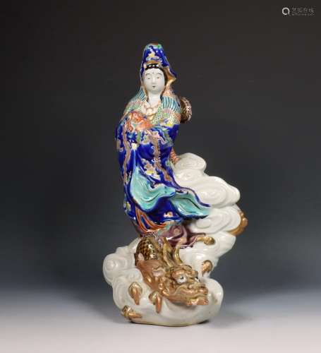 Japan, gekleurd porseleinen figuur van Kannon op draak, 20e ...