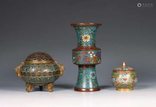 China, drie cloisonne objecten, ca. 19e eeuw,