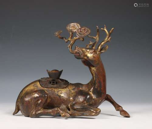 China, bronzen wierookbrander in de vorm van een hert,