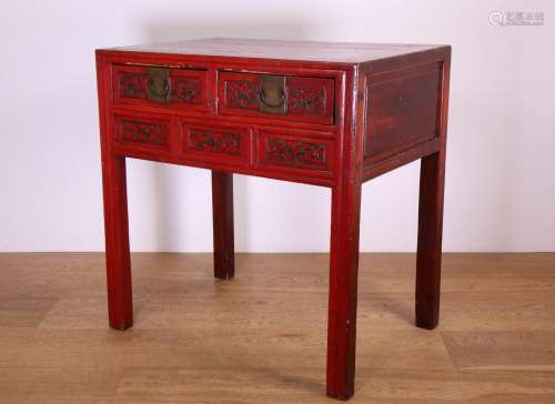 China, rood en verguld gelakt houten kalligrafie-tafel