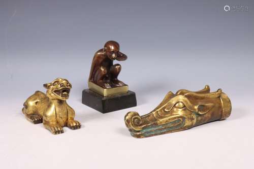 China, drie verschillende bronzen sculpturen, 20e eeuw,