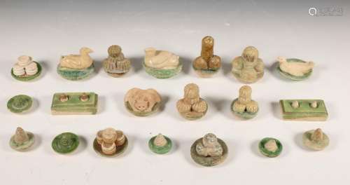 China, collectie groen en sancai geglazuurde aardewerken off...