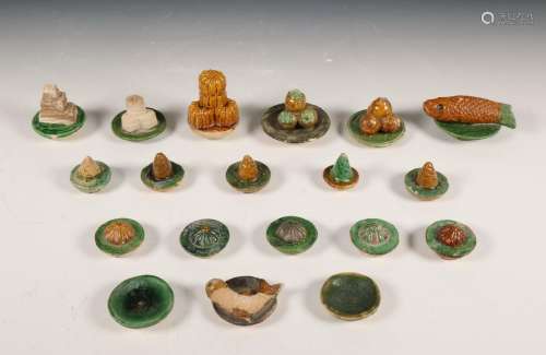 China, collectie sancai geglazuurde aardewerken offers, Ming...