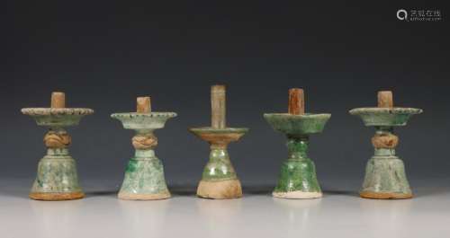 China, vijf miniatuur sancai geglazuurde aardewerken kandela...