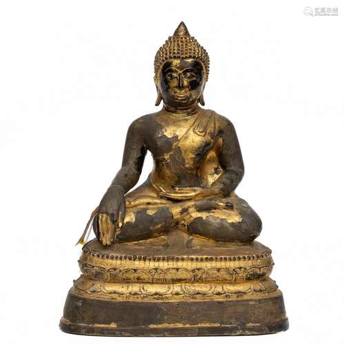 Thailand, Chienseng-stijl verguld gelakt figuur van Boeddha,...