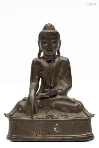 Birma, Mandalay, bronzen figuur van Boeddha, ca. 19e eeuw,