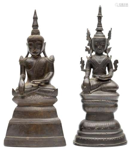 Birma, twee Shan-stijl bronzen figuren van Boeddha, 20e eeuw...