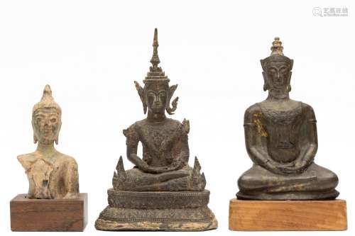 Thailand, drie bronzen figuren van Boeddha, 17e-19e eeuw,