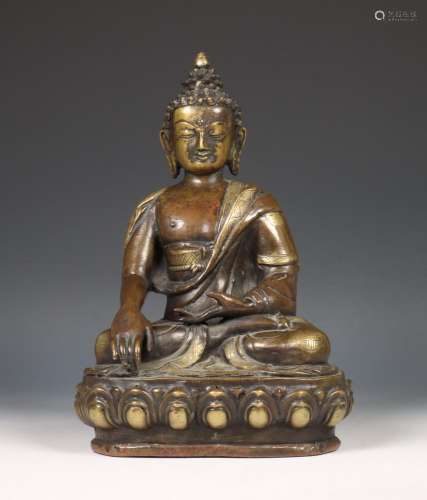 Tibet, repousse bronzen figuur van Boeddha, ca. 19e eeuw,