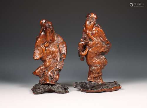 China, twee wortelhouten figuren van onsterfelijken, 19e eeu...