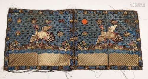 China, twee geborduurde zijden emblemen, Qing-dynastie (1644...