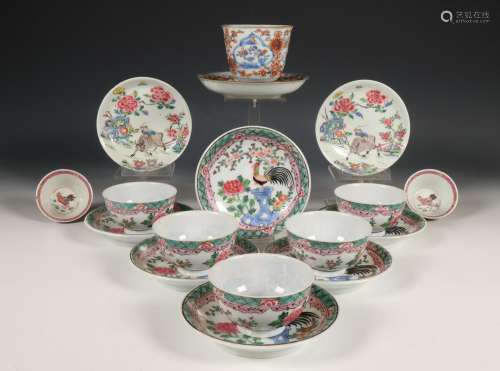 China, collectie polychrome porseleinen koppen en schotels, ...