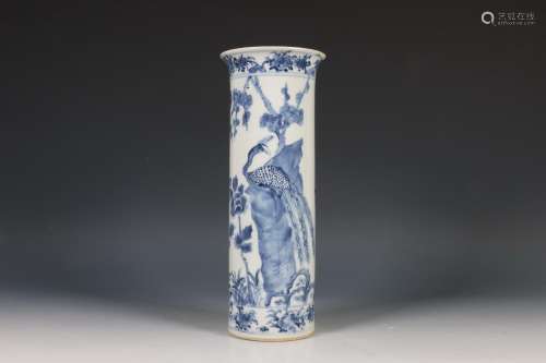 China, blauw-wit porseleinen cilindrische vaas, 19e eeuw,