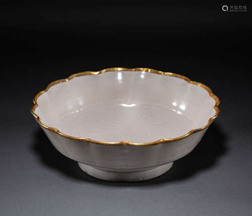 Song Dynasty Ding kiln wrapped gold plate