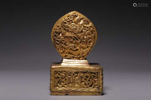 Qing Dynasty, gilt copper seal with dragon pattern