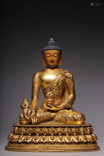 In the Qing Dynasty, a sitting statue of a gilt copper medic...