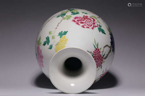 Qing Dynasty, pastel peony pattern jade pot spring bottle