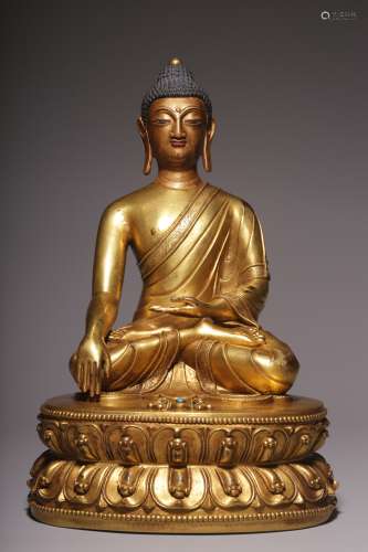 Sitting bronze gilt statue of Sakyamuni in Qing Dynasty