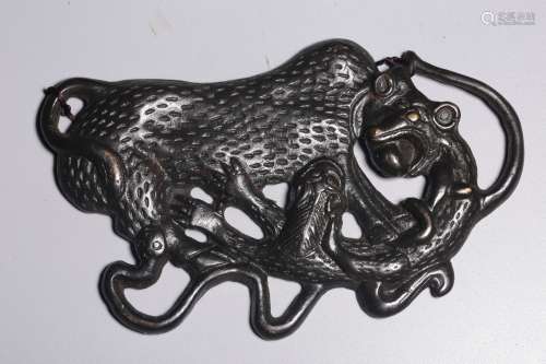In the Qing Dynasty, bronze pendants (bear, tiger, Chi drago...