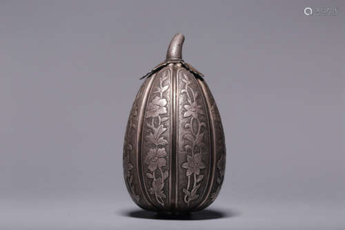 Sterling silver floral pattern melon pyramid snuff bottle